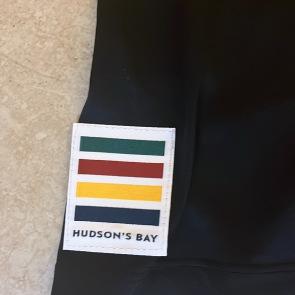 BRAND NEW Women’s Hudson’s Bay T-Shirt Size LARGE BLACK - Picture 2 of 6